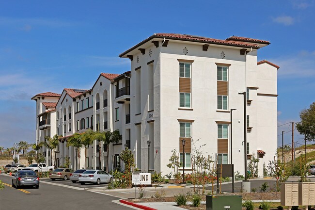 Luna at Pacific Highlands Ranch in San Diego, CA - Foto de edificio - Building Photo