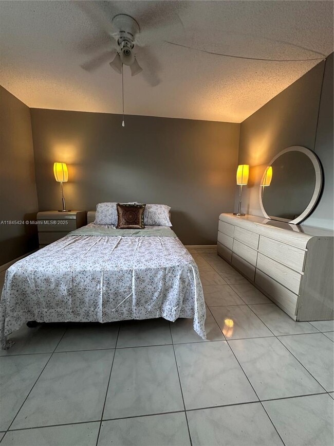 property at 2800 Somerset Dr