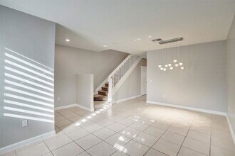 389 NE 208th Terrace in North Miami Beach, FL - Building Photo - Building Photo