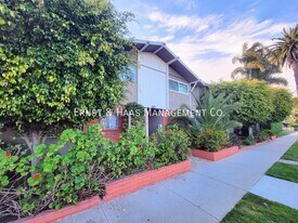 725 Coronado Ave in Long Beach, CA - Building Photo