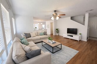 1011 Ranchero Rd in Leander, TX - Foto de edificio - Building Photo