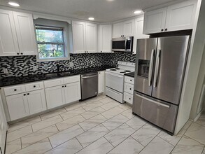 802 S Kilbourne Rd in Columbia, SC - Building Photo - Building Photo