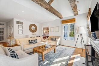 117 Fox Hollow Ln in Southampton, NY - Foto de edificio - Building Photo