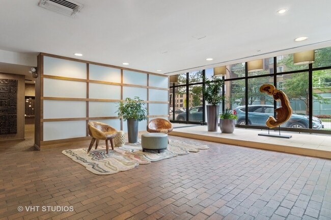 5445 N Sheridan Rd, Unit 3209 in Chicago, IL - Foto de edificio - Building Photo