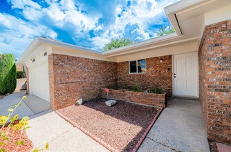 11300 Manitoba Dr NE in Albuquerque, NM - Building Photo - Building Photo