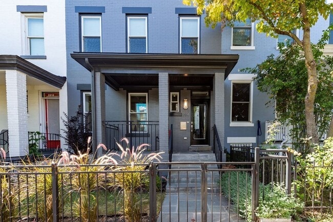 2214 Flagler Pl NW in Washington, DC - Building Photo - Building Photo