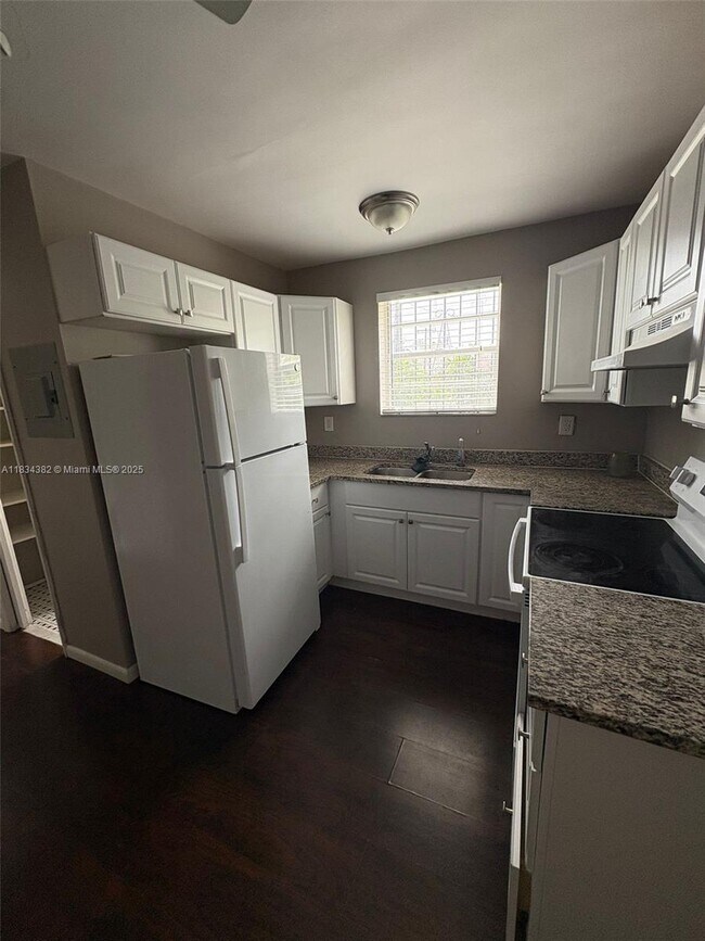 812 SW 19th Ave in Miami, FL - Building Photo - Building Photo