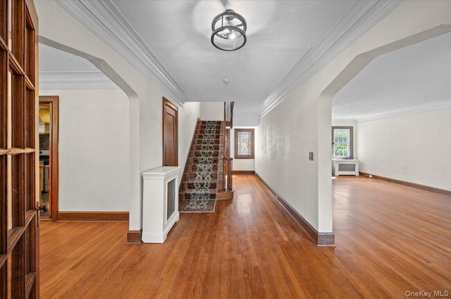 98 Rose Hl Ave in New Rochelle, NY - Building Photo - Building Photo