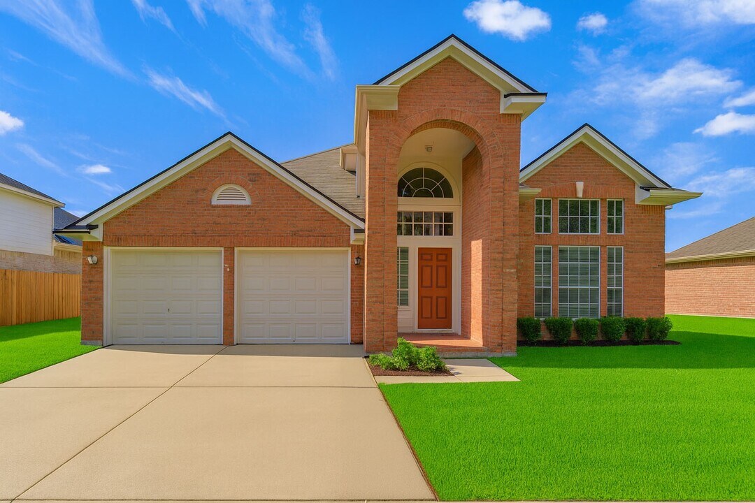 115 Crimson Bay Dr in League City, TX - Building Photo