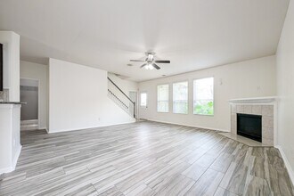 10914 Chestnut Path Way in Tomball, TX - Building Photo - Building Photo