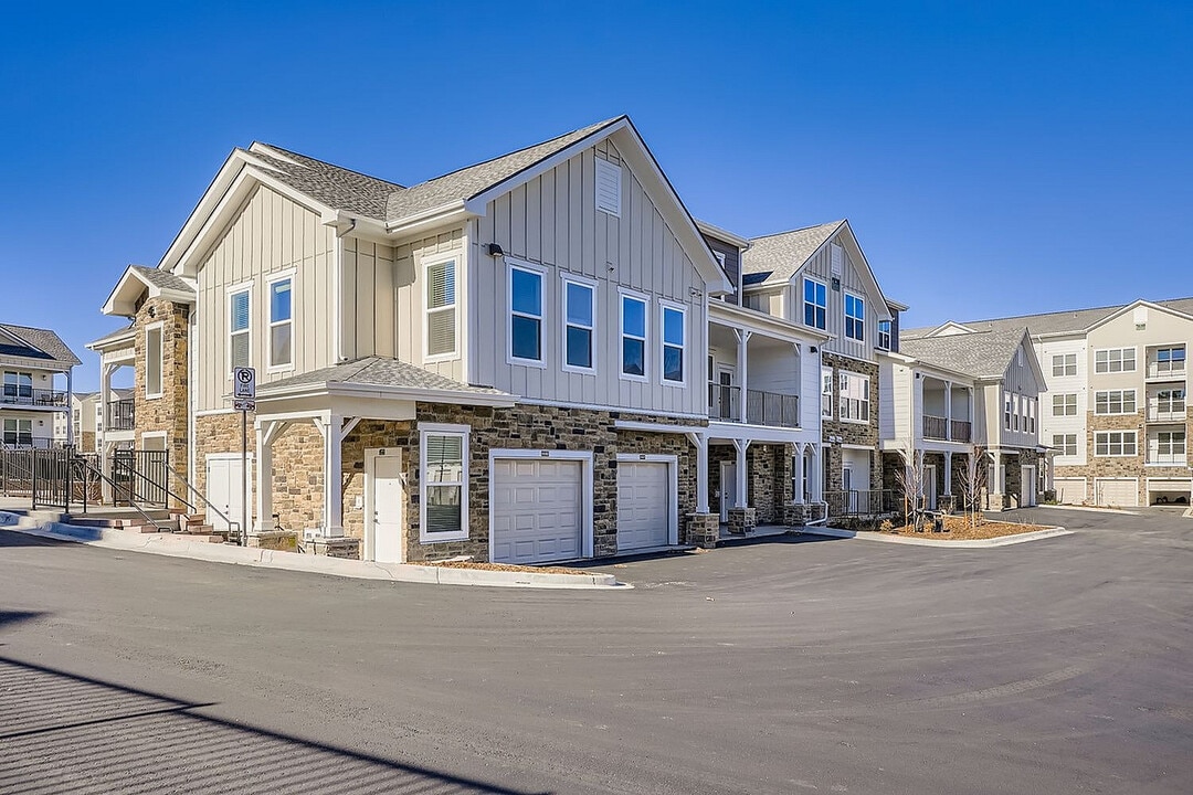 The Gallery Modern Apartments in Aurora, CO - Building Photo
