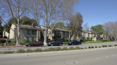 Vintner Condominiums in San Ramon, CA - Foto de edificio - Building Photo
