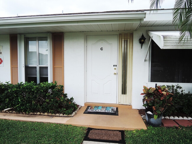 322 Colony Ln in Fort Pierce, FL - Building Photo - Building Photo
