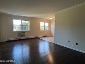 3 Windsor Terrace in Freehold, NJ - Building Photo - Building Photo