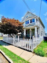 218 Hough Ave, Unit 218 in Bridgeport, CT - Building Photo