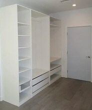 6848 Encino Ave in Encino, CA - Building Photo - Building Photo