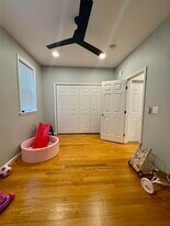 31-1/2 W 47th St in Bayonne, NJ - Building Photo