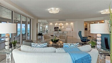 8111 Bay Colony Dr in Naples, FL - Foto de edificio - Building Photo