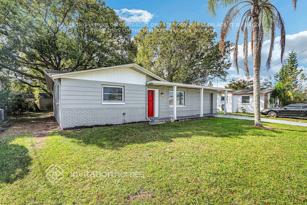 3736 Moog Rd in Holiday, FL - Building Photo