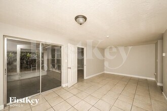 8215 Winthrop Dr in Port Richey, FL - Building Photo - Building Photo