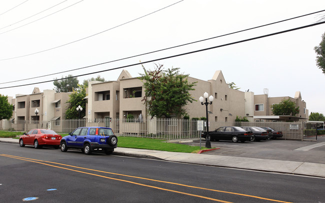 HAWTHORNE TERRACE in Hawthorne, CA - Foto de edificio - Building Photo