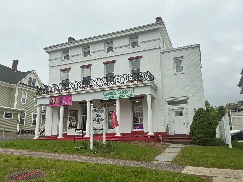 138-140 Washington St in Middletown, CT - Building Photo