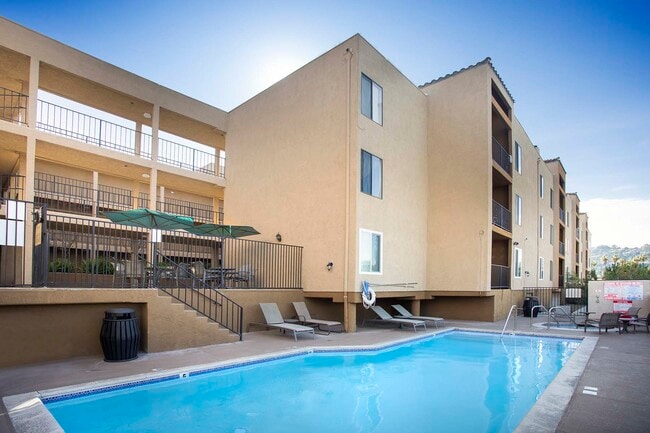 Vineland Gardens in Studio City, CA - Foto de edificio - Building Photo