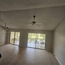 5621 Coach House Cir in Boca Raton, FL - Building Photo - Building Photo