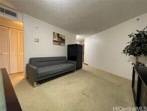 1088 Bishop St in Honolulu, HI - Building Photo - Building Photo