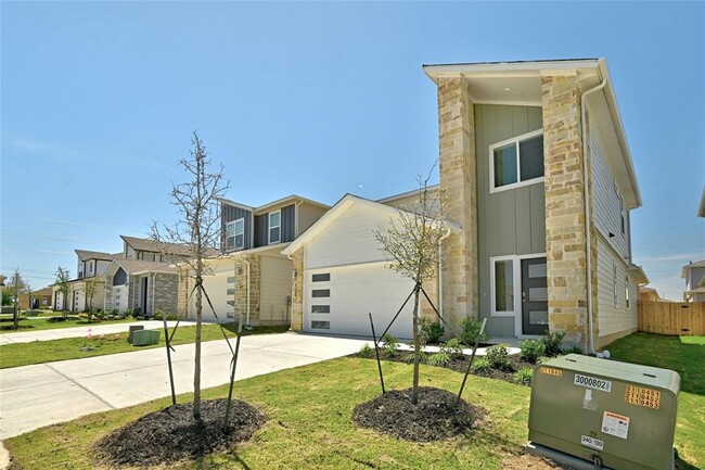 121 New Hvn St in San Marcos, TX - Building Photo - Building Photo