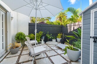 1321 Bayview Dr in Fort Lauderdale, FL - Building Photo - Building Photo