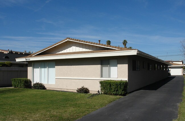 3951-3965 Howard Ave in Los Alamitos, CA - Foto de edificio - Building Photo