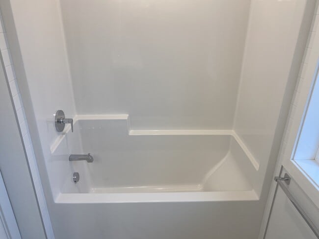 280 Chelsea Rd in Chestermere, AB - Building Photo - Building Photo