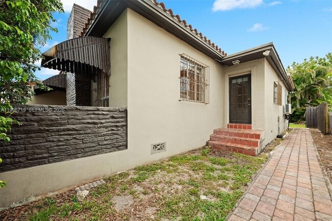 property at 1921 SW 18th Ave