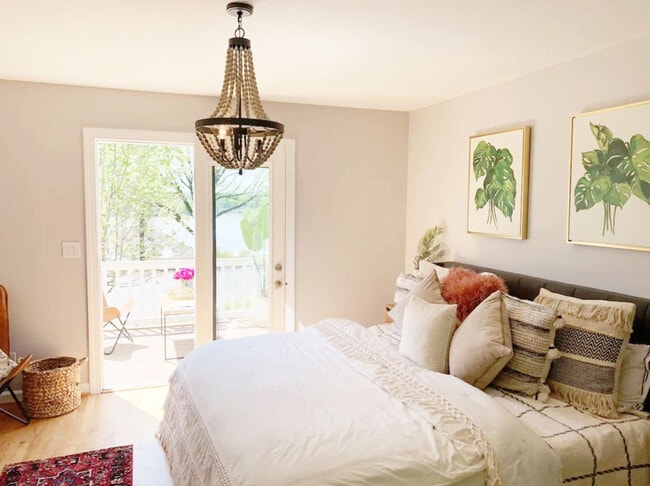 555 Laurel Cove Rd in Statesville, NC - Foto de edificio - Building Photo