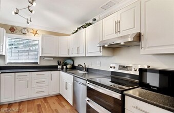 8780 Lueck Ln in Ft. Myers, FL - Building Photo - Building Photo