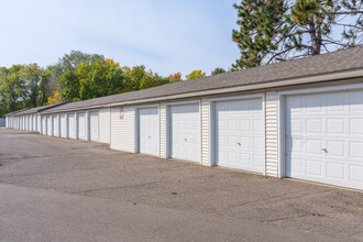 Norway Pines Apartments in Sartell, MN - Foto de edificio - Building Photo