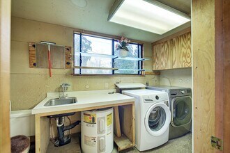 13853 NE 80th St in Redmond, WA - Building Photo - Building Photo