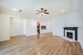 18422 Cobblestone Dr in Cypress, TX - Foto de edificio - Building Photo