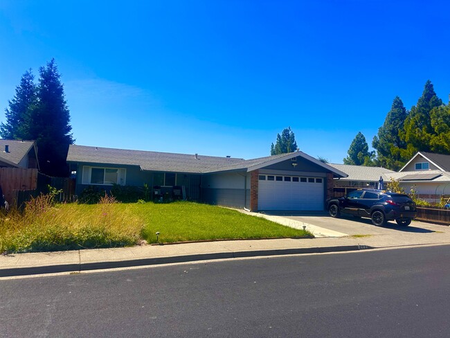 212 Stonyford Dr in Vacaville, CA - Building Photo - Building Photo