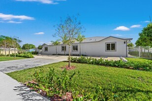233 NW 3rd Ave in Florida City, FL - Building Photo