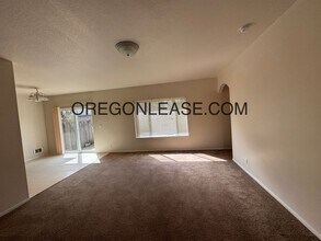 3440 Arrowhead St in Eugene, OR - Building Photo - Building Photo