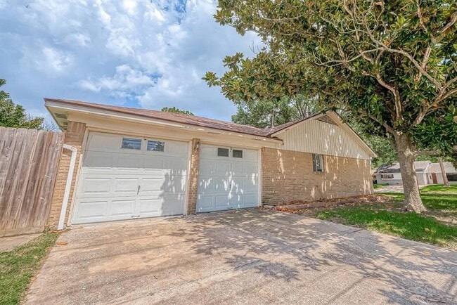 9654 Meadowland Dr in Houston, TX - Building Photo - Building Photo