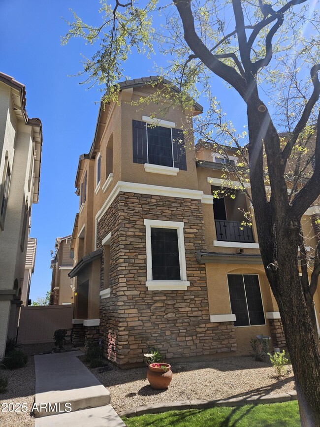 property at 422 N Mahogany Ct
