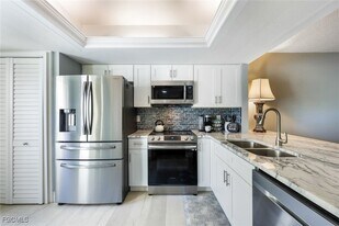 15177 Parkside Dr, Unit 104 in Ft. Myers, FL - Building Photo