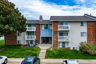 Club at Highland Park in Omaha, NE - Building Photo - Building Photo