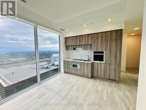 39 Roehampton Ave in Toronto, ON - Building Photo - Building Photo