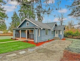 402 136th St E in Tacoma, WA - Building Photo