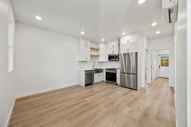 5008 P St in Sacramento, CA - Building Photo - Building Photo