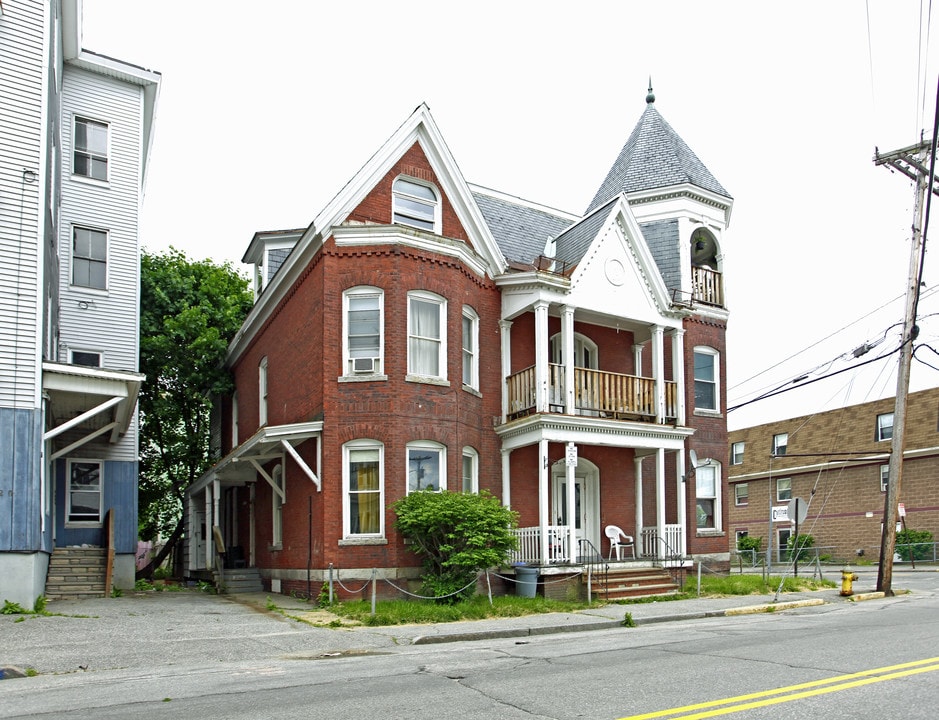 122 Bartlett St in Lewiston, ME - Building Photo